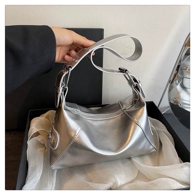 Spacious Shoulder Bag, Pillow Shape, One-Shoulder Design, Compact 24×10×12 cm, 0.23 kg