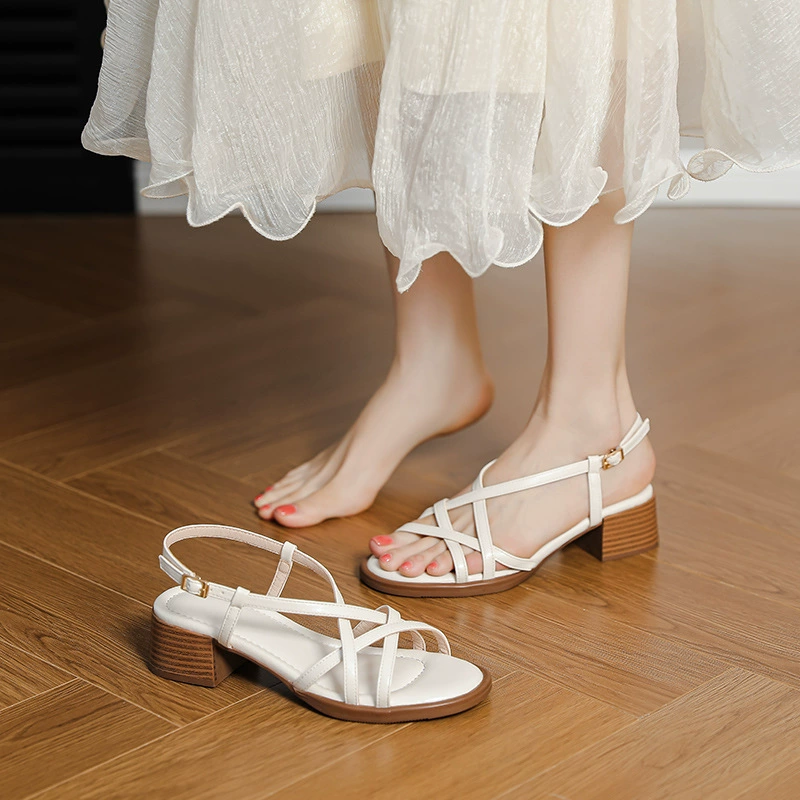 Ретро с тонкими римскими туфлями Летние новые сандалии