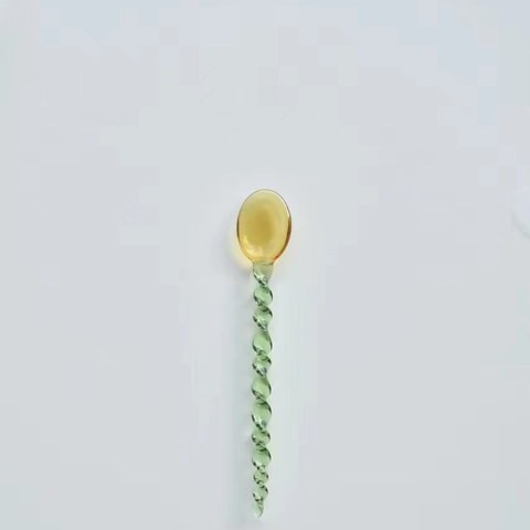 녹색 손잡이가 달린 노란색 스푼 타원형 스푼 2.9cm*16cm