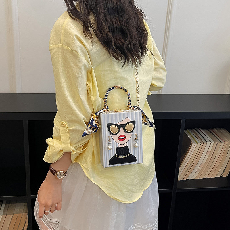 Cadena portátil de hombro nuevo 2026 bolso de mochila para mujeres teléfono móvil coreano cartón de nicho de viaje