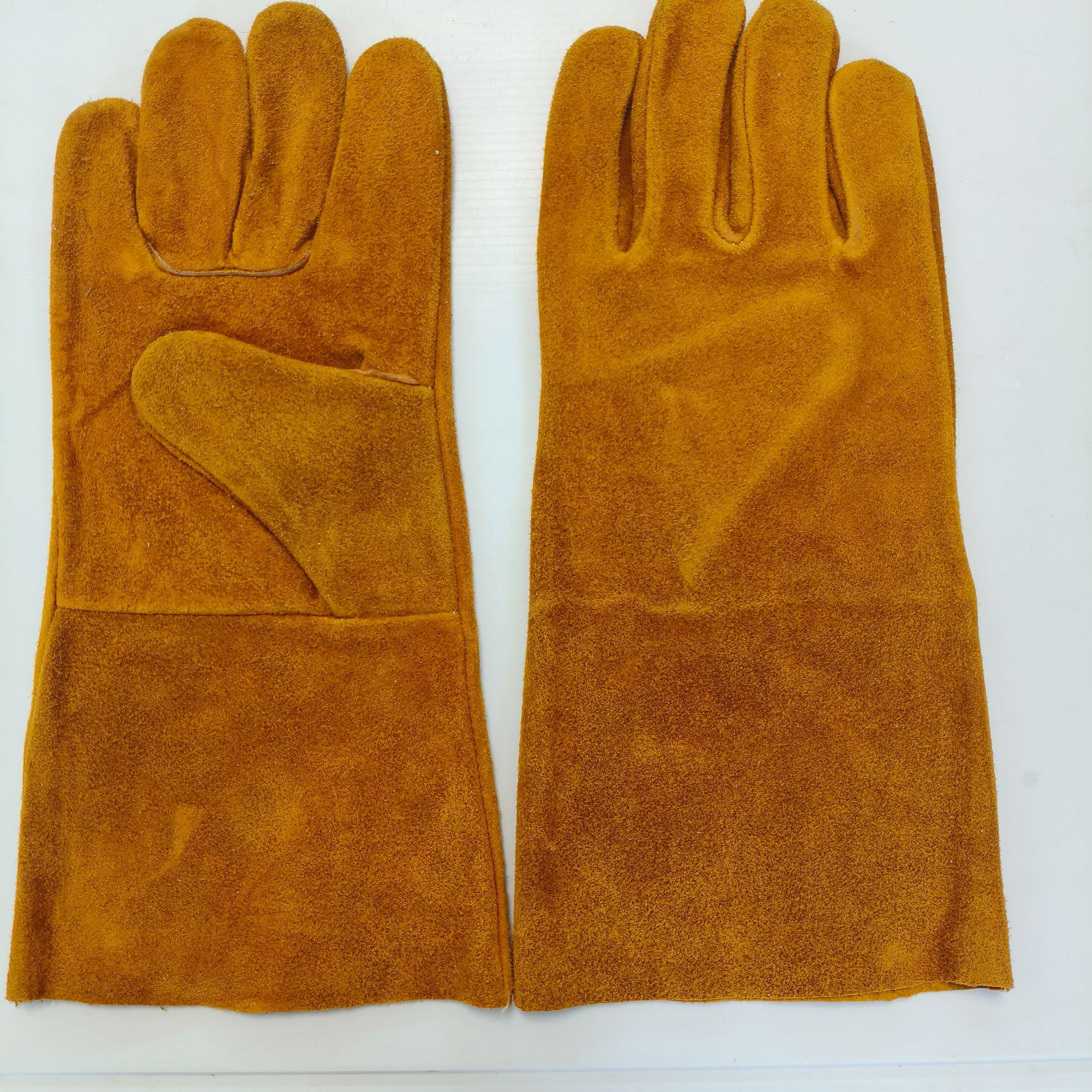 电焊手套牛皮防烫柔软耐磨耐高温隔热不开线劳保焊接牛皮电焊手套