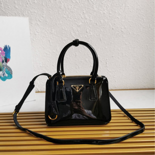 P��1BA906��Ƥmini���ְ��@��Galleria�ִ�����һ�l�ɲ�ж�玧Ů