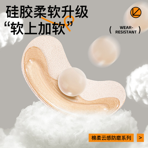 Slip-resistant mocca insole with half-size reduction for secure fit and reduced slippage. Heel tab for added stability and half-size adjustment for comfort.