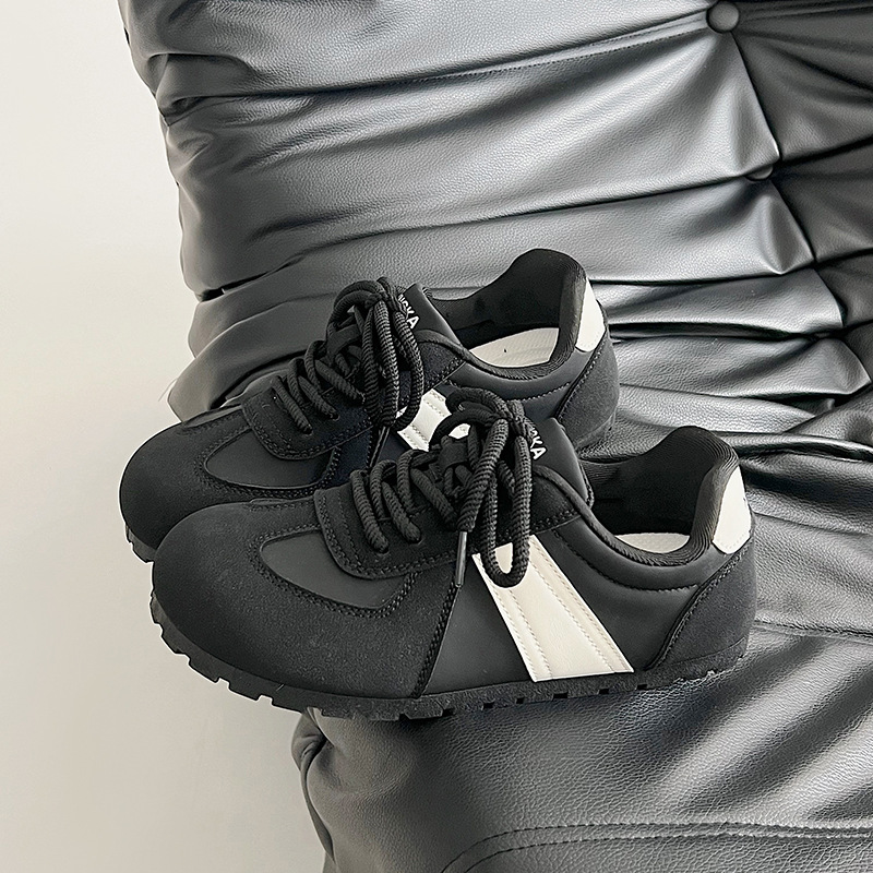 Casual retro Commuter 2025 nuevo estilo primavera y otoño ligero fondo delgado deportes todo fósforo punta redonda fondo plano puff zapatos de entrenamiento alemán para mujer