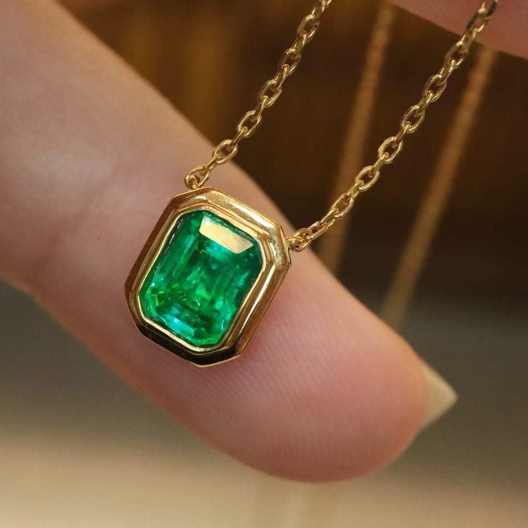 18K Emerald Clavicle Chain Women's Accessories Versatile Jewelry Designer Jewelry Wedding Accessories Y2029