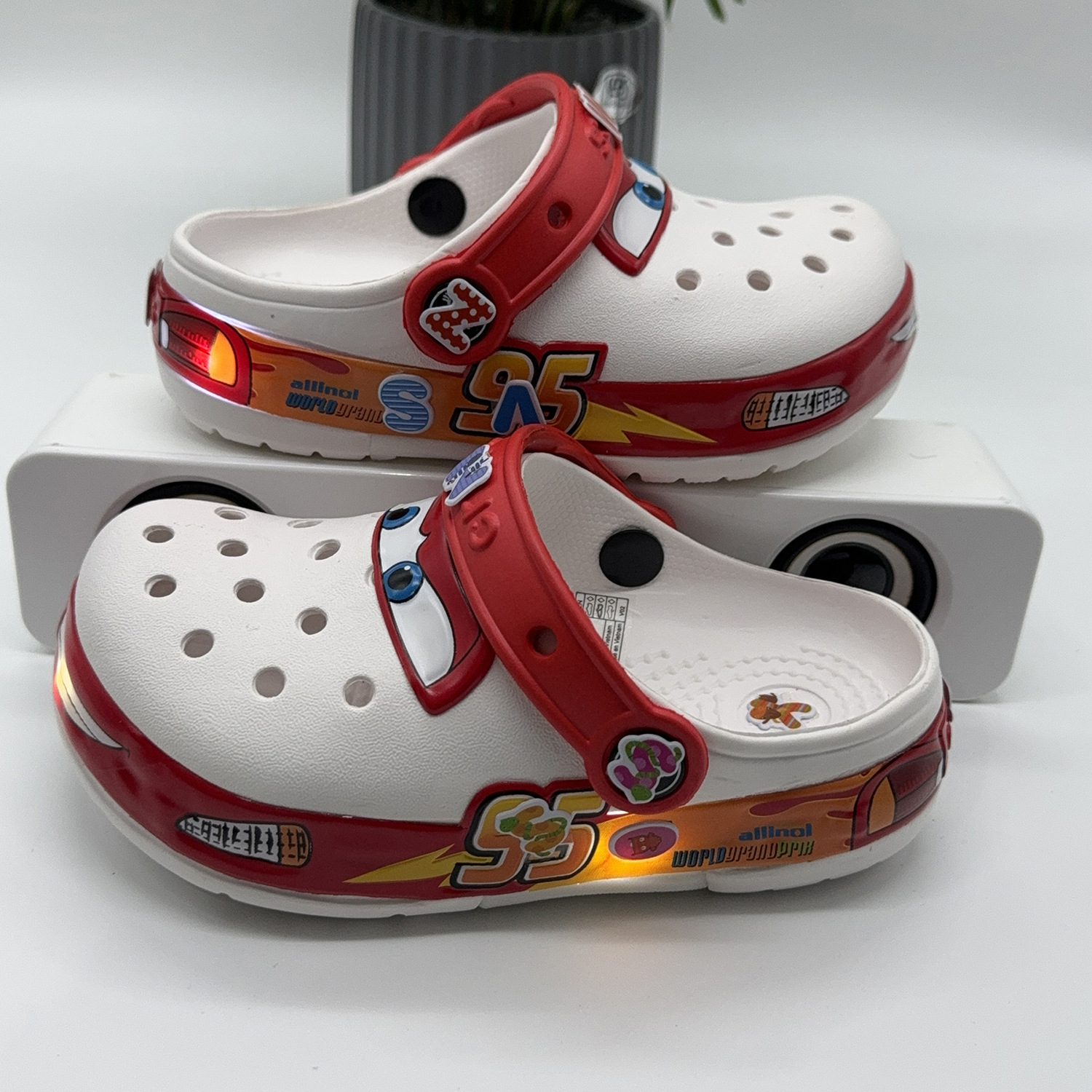 Inventario 95 automóvil flash niños zapatos grandes para niños y niñas zapatillas casuales al aire libre zapatillas de playa antideslizantes al por mayor