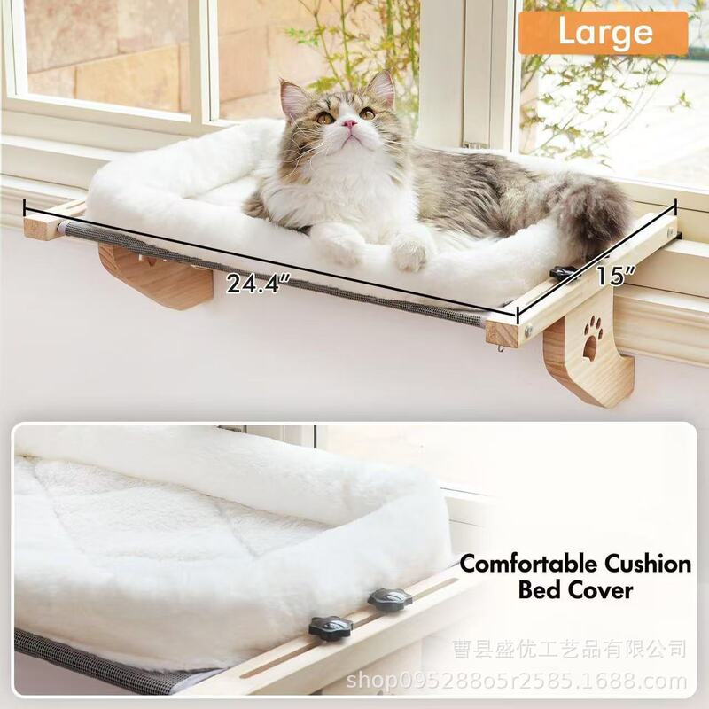 木造の吊り下げ式の猫の巣の猫は棚のベランダに登ります。|undefined
