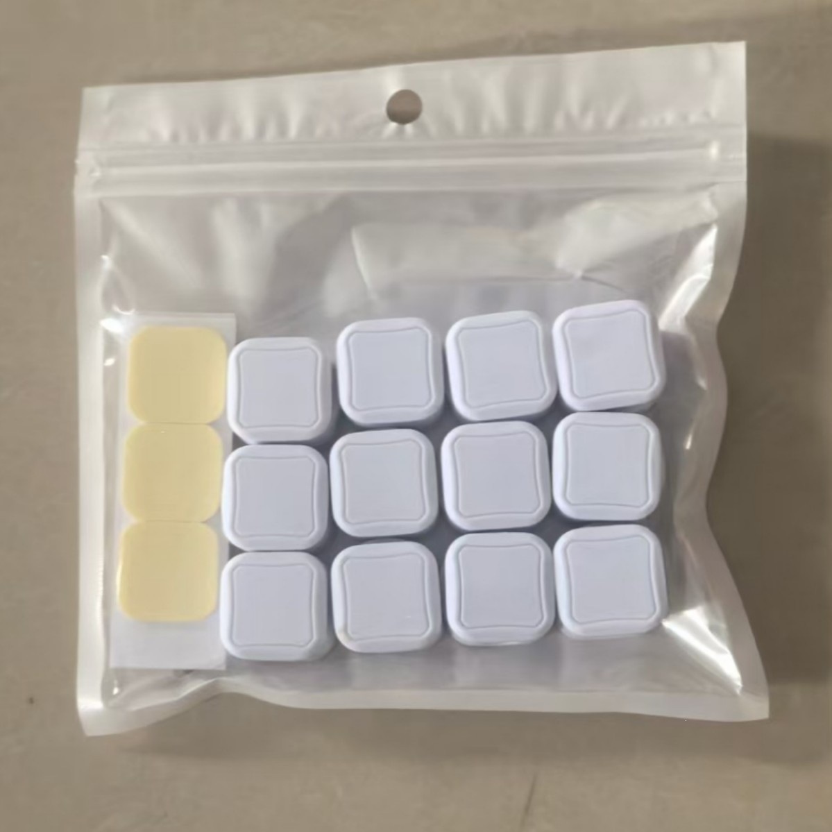 12 pieces in white [pearl film bag]