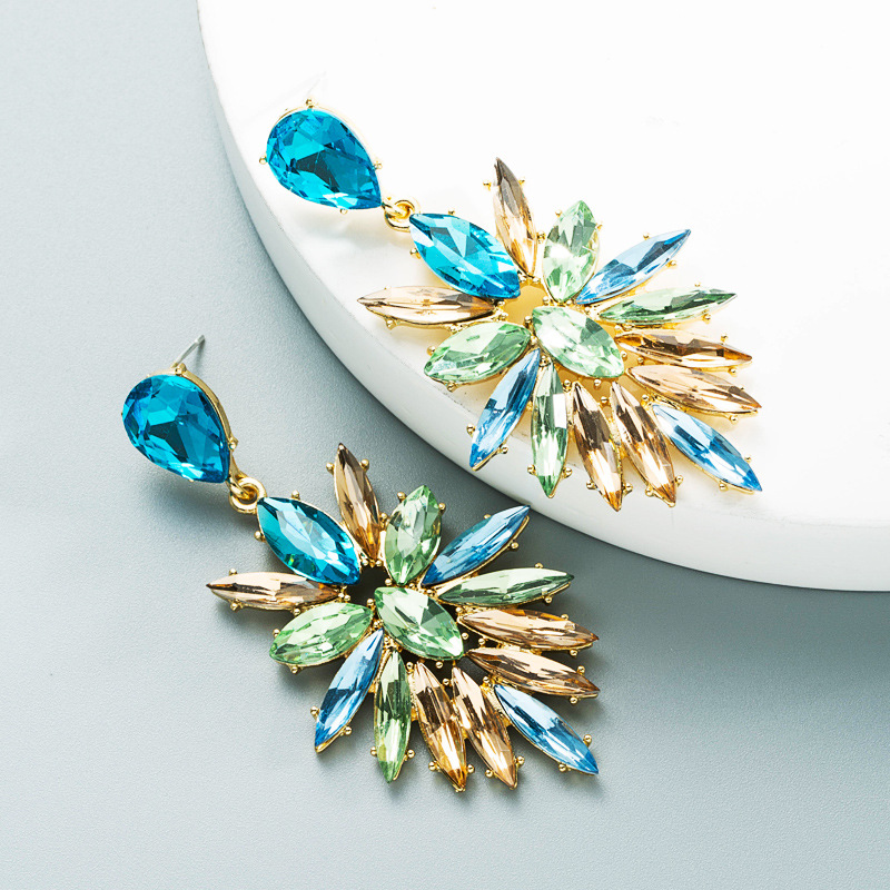 Vente En Gros Bijoux Alliage Verre Diamant Fleur Longues Boucles D&#39;oreilles Nihaojewelry display picture 8