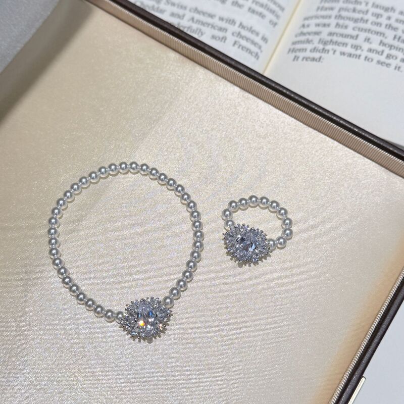 Cold Light Australian White Round Shijia Pearls with Sparkling Lace Marquise Diamond Bracelet for Women, High-End Luxury Spring Ring