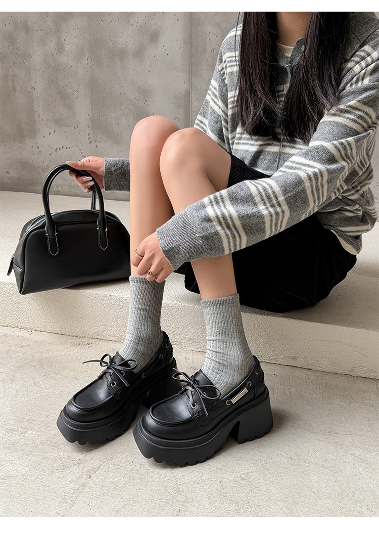 Giày loafer nữ đế xuồng platform dây buộc phong cách Anh quốc – mũi sâu, da bóng, gót 5 cm — Đen (bóng), Đen (mờ) chi tiết 11