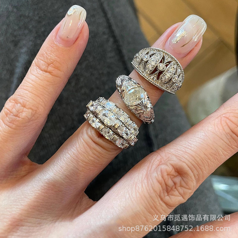 Vintage Silver Engraved Ring with Sparkling Diamonds for Women, Light Luxury Niche Design with a High-End Feel, Exquisite Craftsmanship, Stackable Index Finger Ring
