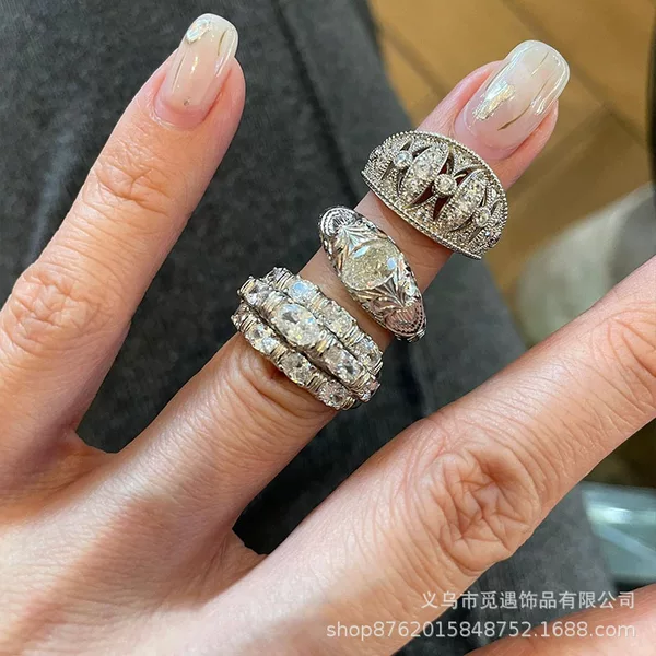 Vintage Silver Engraved Ring with Sparkling Diamonds for Women, Light Luxury Niche Design with a High-End Feel, Exquisite Craftsmanship, Stackable Index Finger Ring