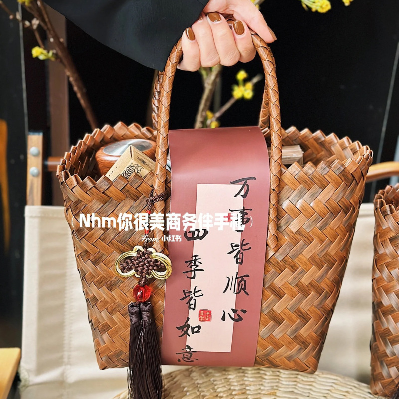 新中国式のお土産は藤の編み物のかごをまねて結婚します。|undefined