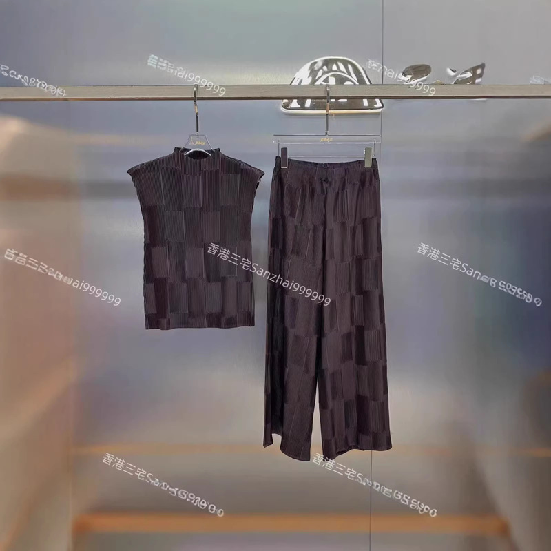 Light Moon Light Face New Style Glossy Satin Piano Pleated Spring/Summer Vest + Slightly Flared Pants Elegant Commuting Set Light Moon Light Face New Style Glossy Satin Piano Pleated Spring/Summer Vest + Slightly Flared Pants Elegant Commuting Set