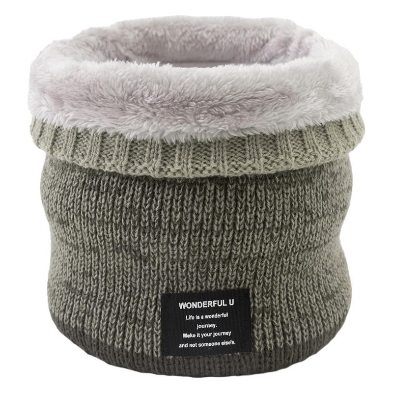 冬の保温カバーのマフラーには、ベルベットの襟のグラデーションの毛糸が厚くなって、ニットの首のカバーが国境を越えてスポットを提供しています