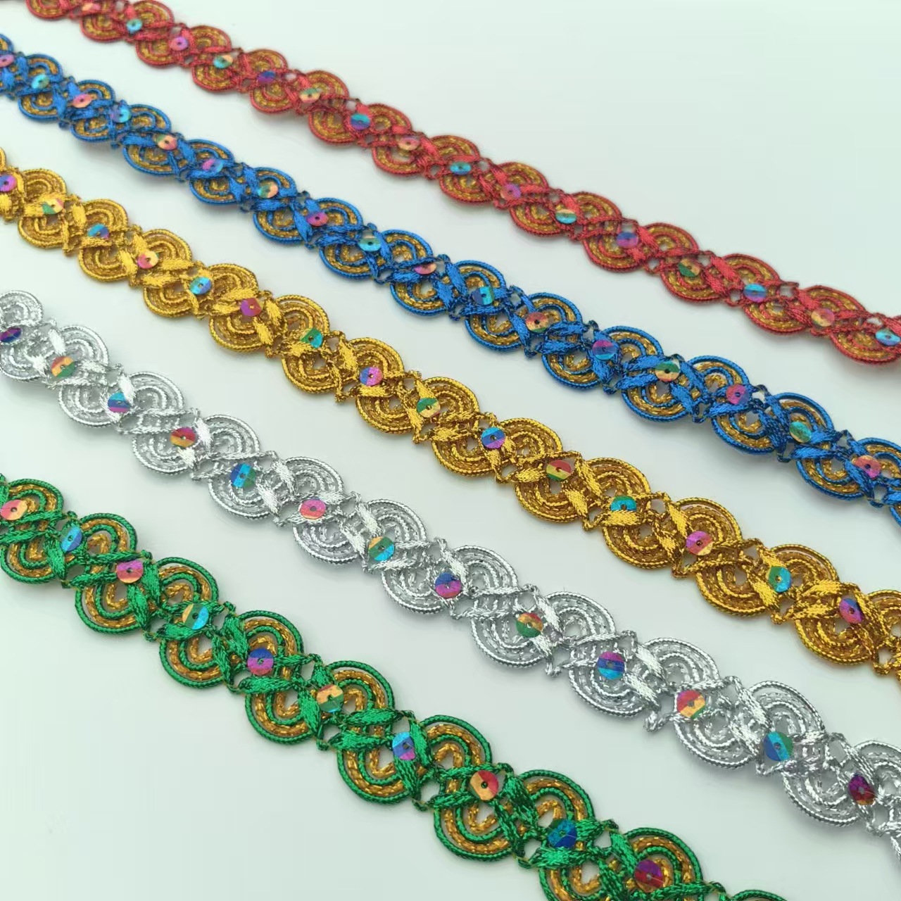 Seda dorada Ruyi Lingote Lentejuelas Lentejuelas Festival de mediados de otoño Pagoda de encaje de camión grande Encaje superior Salón budista Encaje de mesa