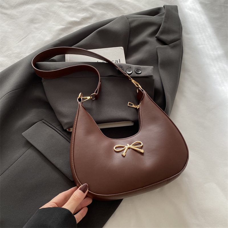 Sensación de la axila bolso pequeño mujer 2025 primavera nueva moda todo-fósforo bolso de hombro diseño de nicho bolso de palo francés mujer