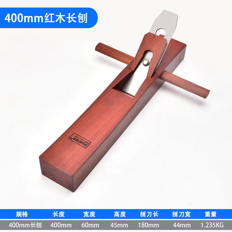 メーカーの手で大工のかんなを掘って手でかんなの逸品を押します。|undefined