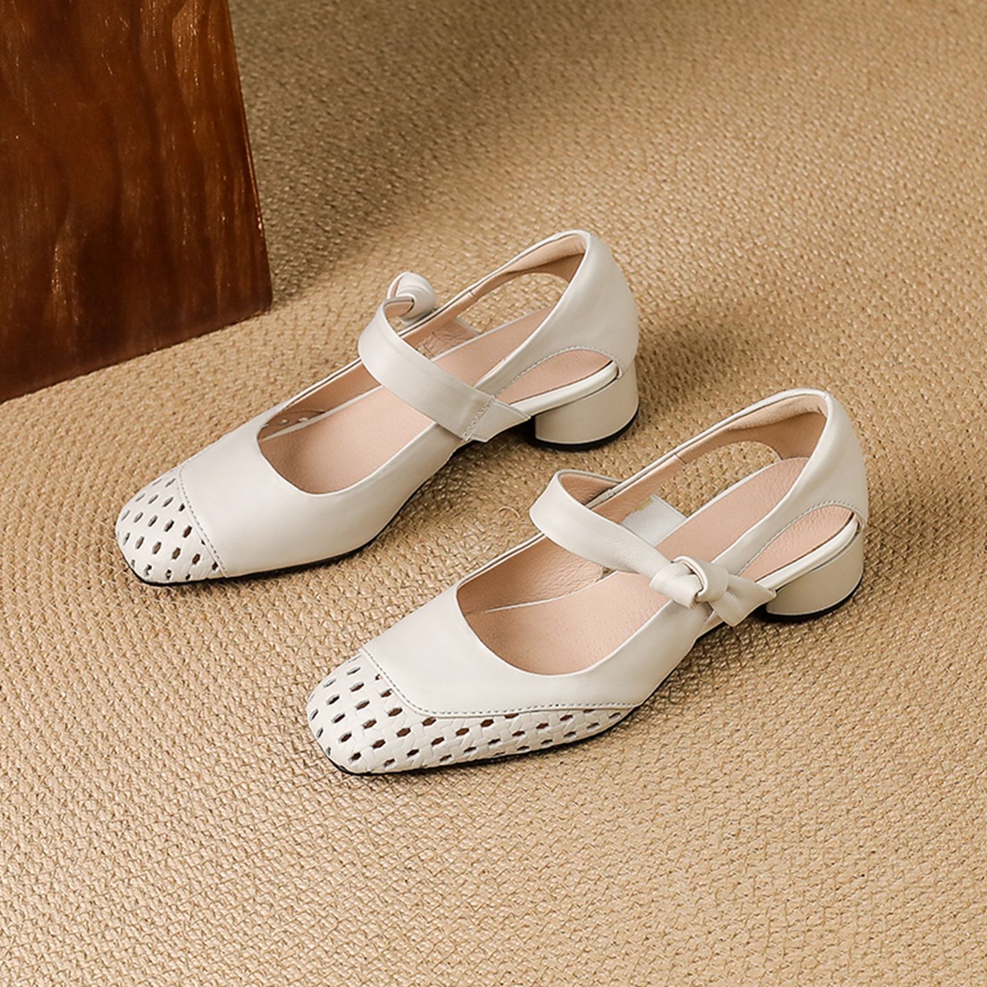 Sandal nữ gót vuông 3,5 cm mũi kín hở cạnh kiểu mới — màu trắng ngà