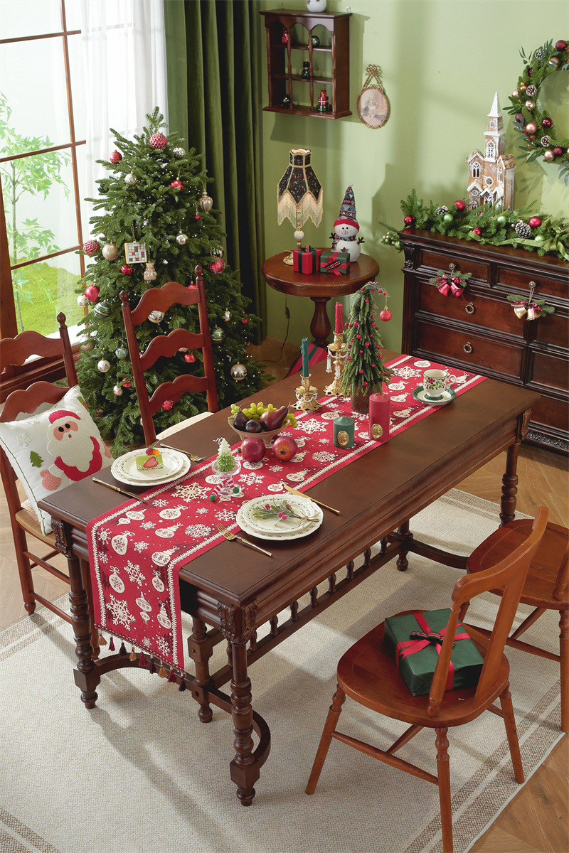 Christmas Jacquard Table Runner With Snowflakes And Santa Hats_voghion.com