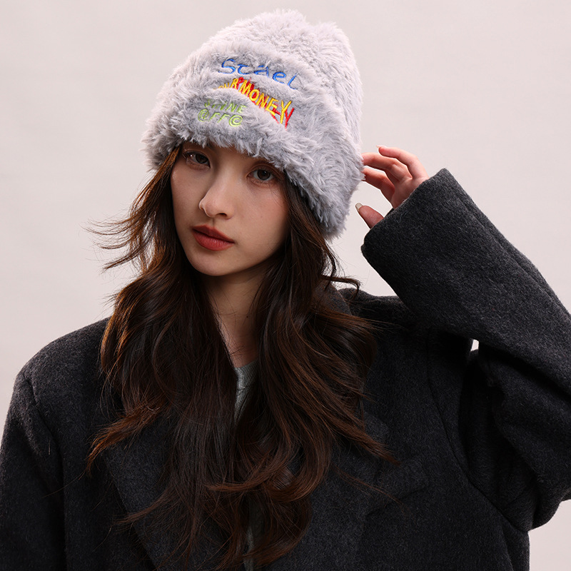 Peluche ricamato da donna, versatile autunno inverno grande circonferenza della testa, con velluto spesso per calore e orecchie fredde_voghion.com
