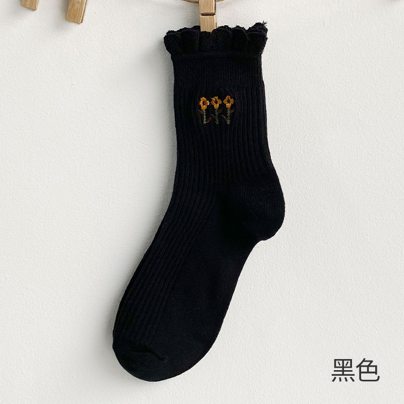 靴下の女性の木の耳元の花の刺繍の中筒の靴下の日本の甘いinsの潮の高い筒の靴下のカレーの色の復古風の卸売り|undefined
