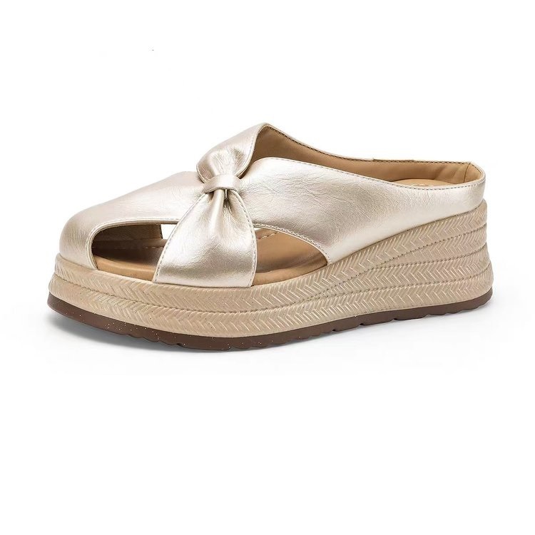 2026 nuevos zapatillas de verano para mujeres con una pendiente gruesa de alta altura zapatillas de playa frías para usar zapatillas de fondo suave