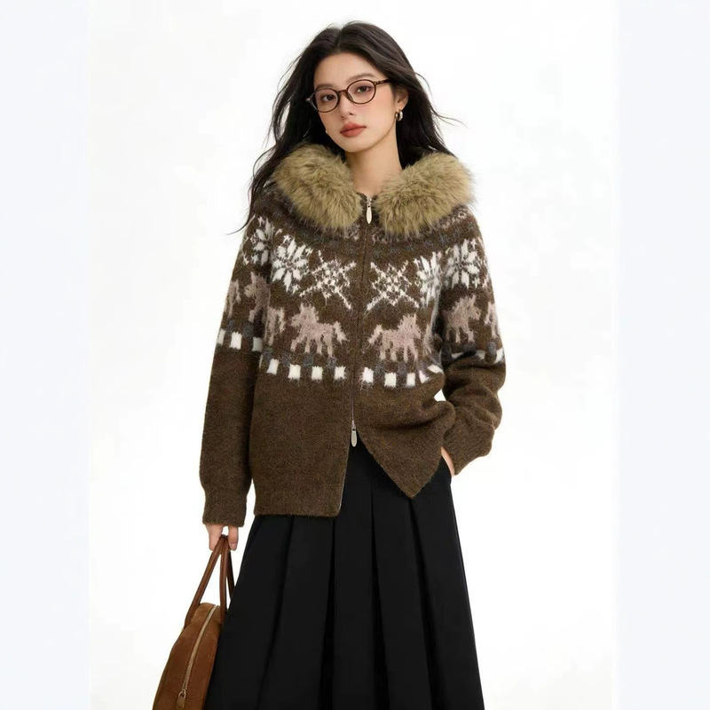 Brown jacquard knit cardigan with a small horse pattern, women's 2026 new winter collection, extra thick, high-end, hooded, and with a faux fur collar Brown jacquard knit cardigan with a small horse pattern, women's 2026 new winter collection, extra thick, high-end, hooded, and with a faux fur collar