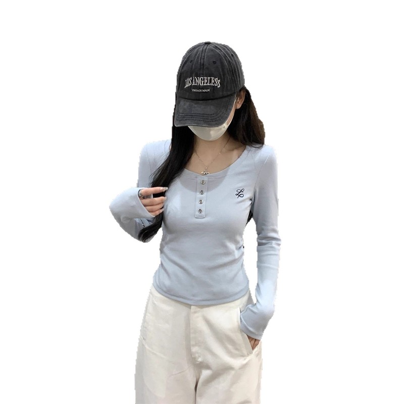 浅蓝色甜美风卡腰修身上衣2025秋季小众刺绣纽扣T恤长袖打底衫|undefined