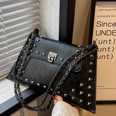 クロスボーダー热い贩売レトロ脇下バッグ女性小众ファッションシングル肩斜めショルダー女性カバンチェーンリベットキー脇下バッグ
