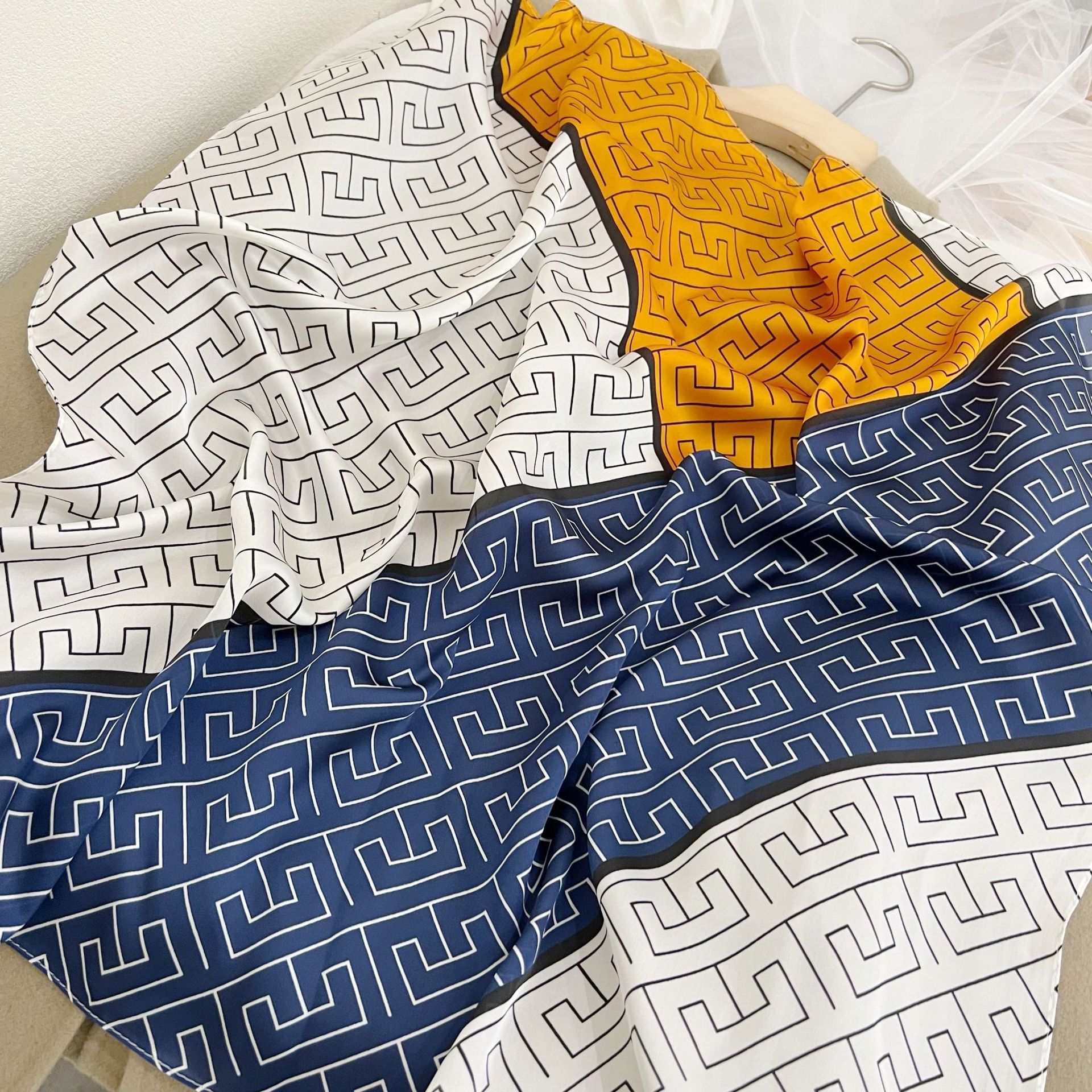 Nueva bufanda de estilo occidental de 70cm bufanda de todo fósforo protector de cuello bufanda profesional bufanda de seda femenina ropa profesional bufanda cuadrada pequeña