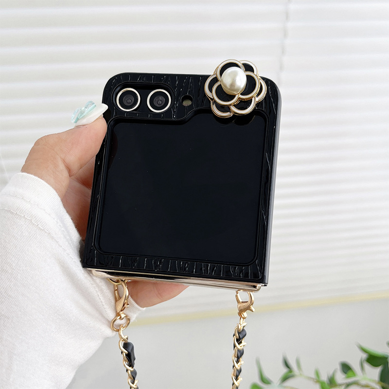 Funda para samsung z flip de piel con correa de cadena perlas_voghion.com