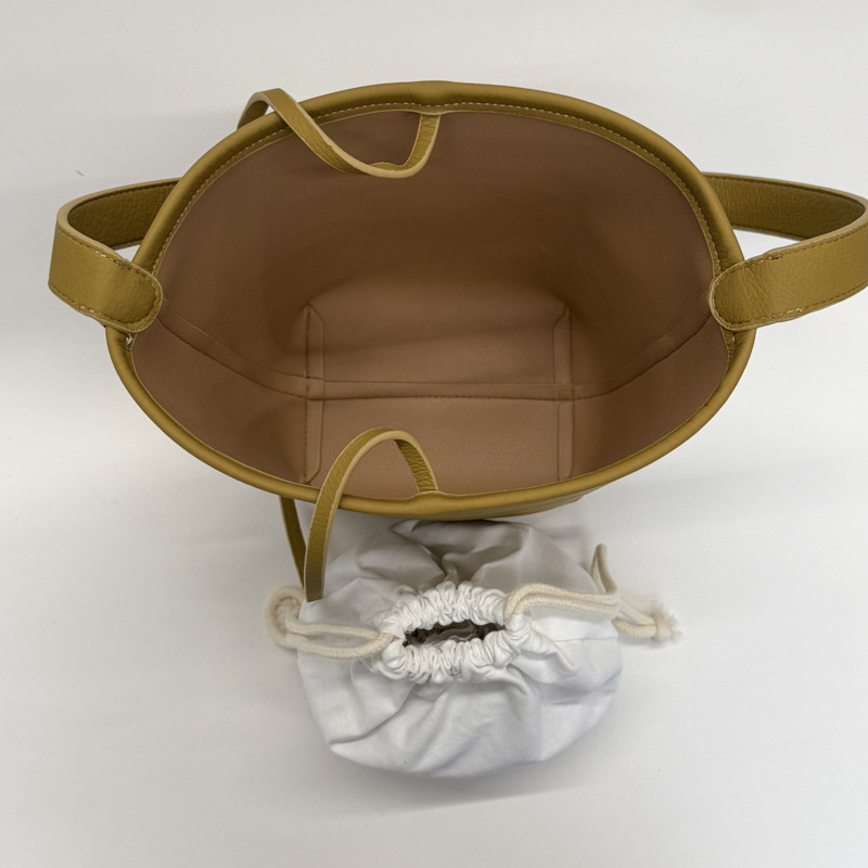 Bolsa de cubo de viaje coreano para mujeres 2025 nuevo estilo de alta calidad, bolso de hombro de cuero suave de gran capacidad, bolso de madre