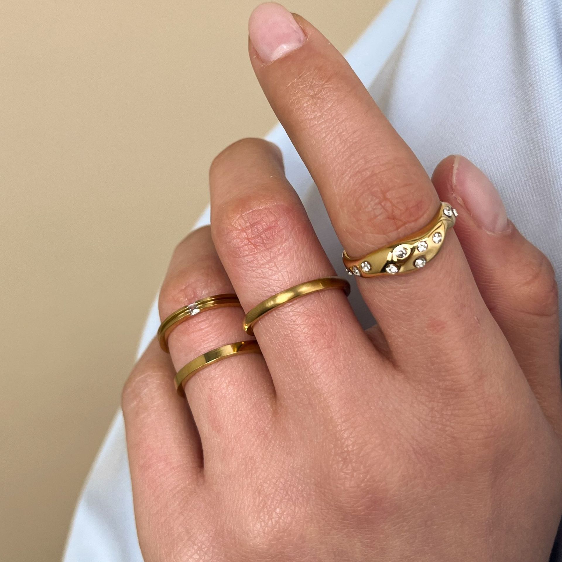 Anillo de acero inoxidable europeo y americano Tena Anillo de anillo de moda simple y de alto nivel Acero de titanio Joyas de mano transfronterizas que no se desvanece