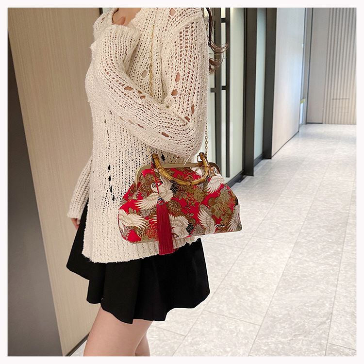 2023 neue grenzüberschreitende Nischenclip-Schnalle, High-End-Dinner im ethnischen Stil, Modekette, eine Schulter, Umhängetasche für Damen_voghion.com