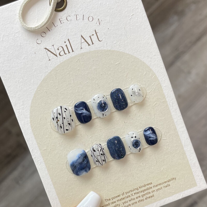 [Original Real Shot] Hand-worn Armor New Short Nail Art Finished Blue and Black Contrast Color White Nail Removable