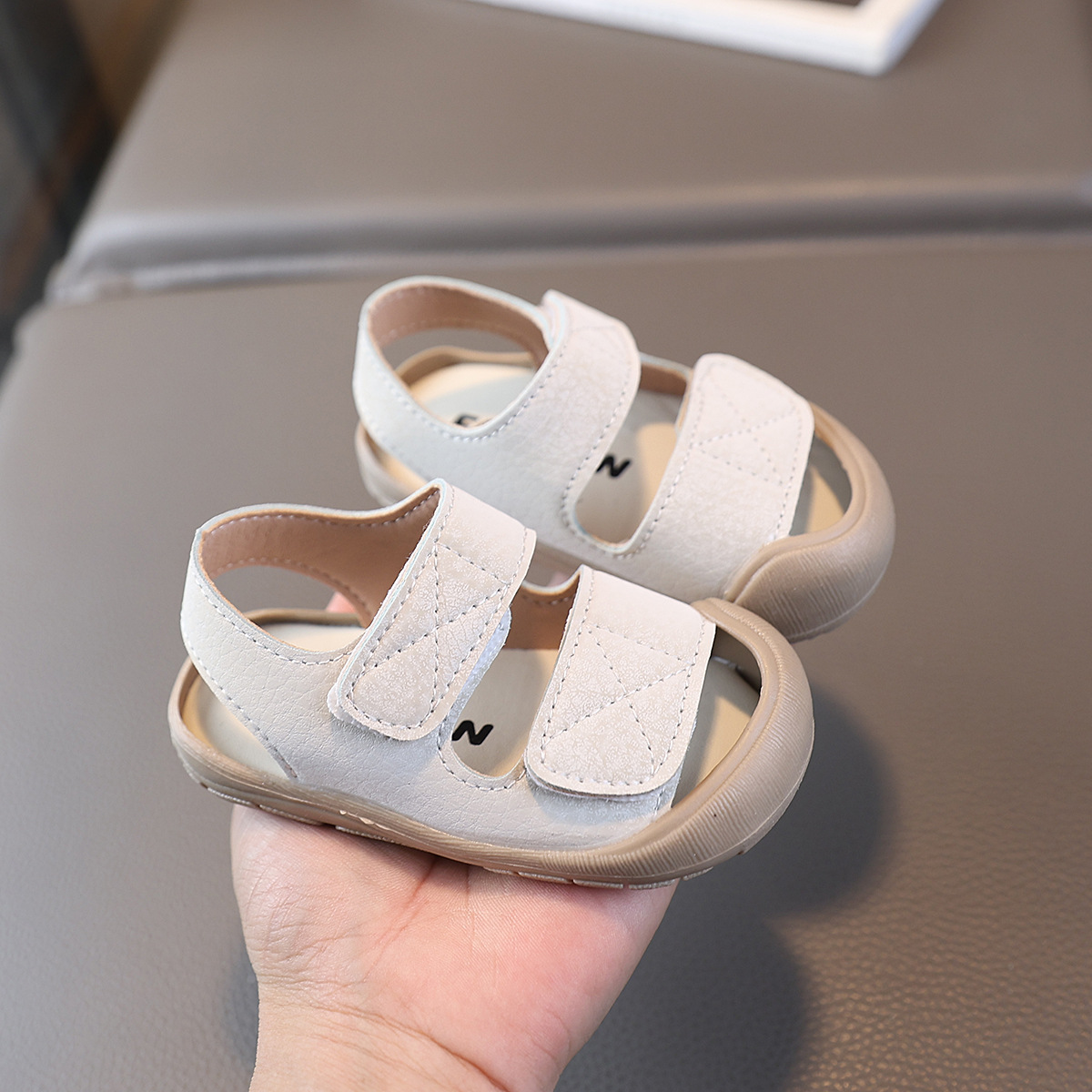 Sandali estivi con suola morbida, nuove scarpe da bambino, scarpe da spiaggia chiuse a punta per bambina, scarpe per neonati e bambini piccoli con chiusura in velcro._voghion.com