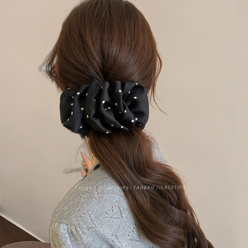 259 черный зажим-банан в горошек