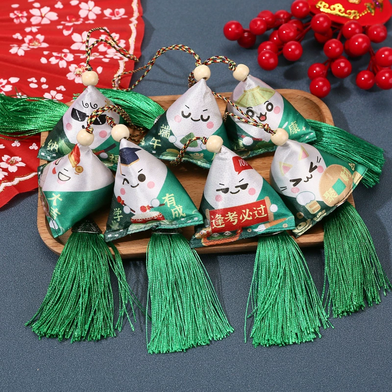 Золотой список средней школы на фестивале лодок-драконов