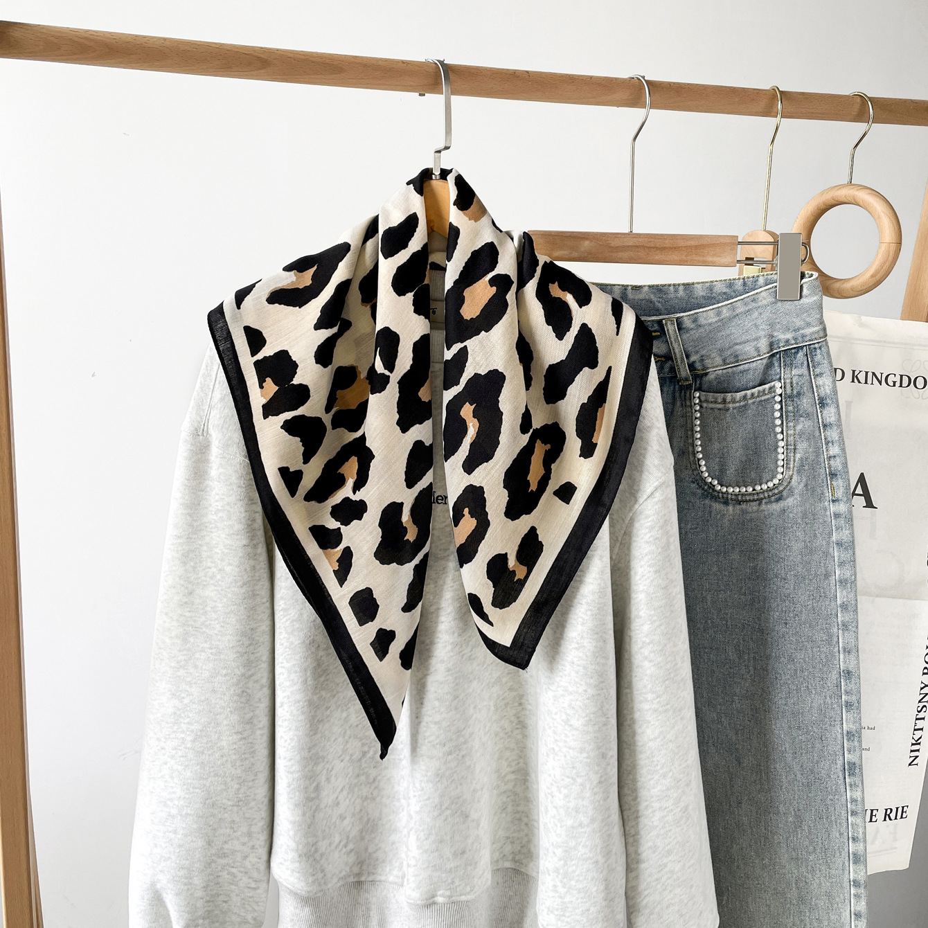Leopard Print Herringbone Cotton Mini Square Scarf For Women_voghion.com