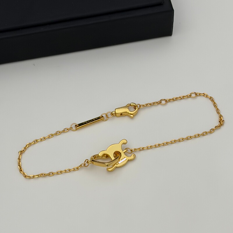 Arc De Triomphe Heart Logo Bracelet Victory Lock Hand Accessory for Women European and American Light Luxury Niche Design Retro High-End Bracelet Arc De Triomphe Heart Logo Bracelet Victory Lock Hand Accessory for Women European and American Light Luxury Niche Design Retro High-End Bracelet