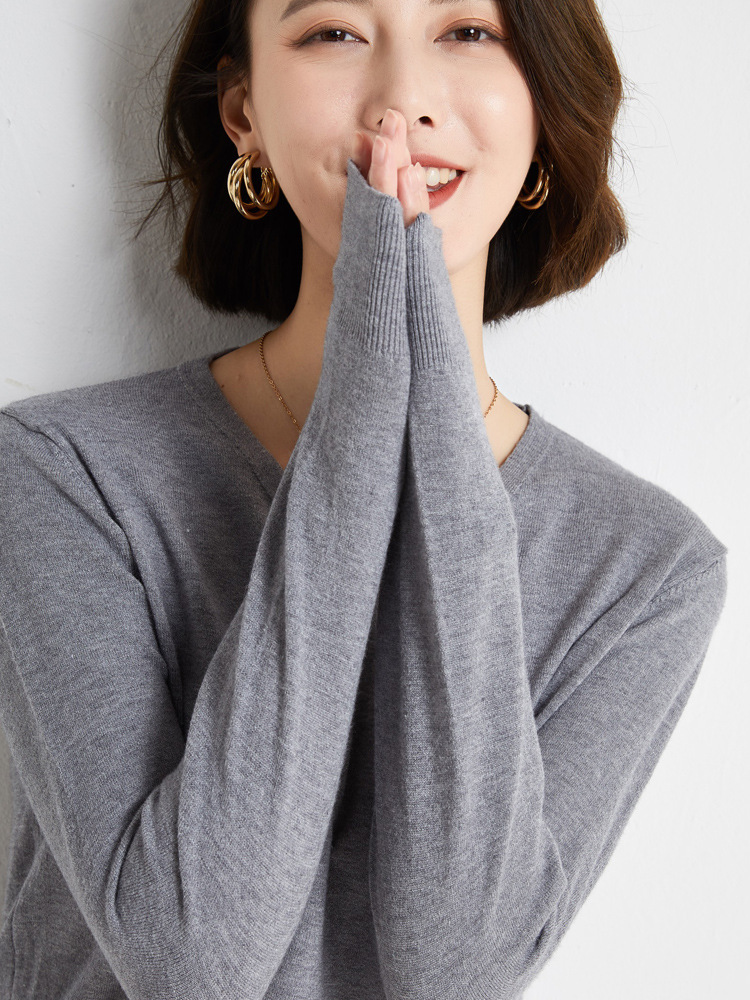 Otoño e Invierno nuevo estilo occidental con cuello en V color sólido manga larga suéter de fondo interior simple desgaste exterior suéter de cuello de pollo para mujeres