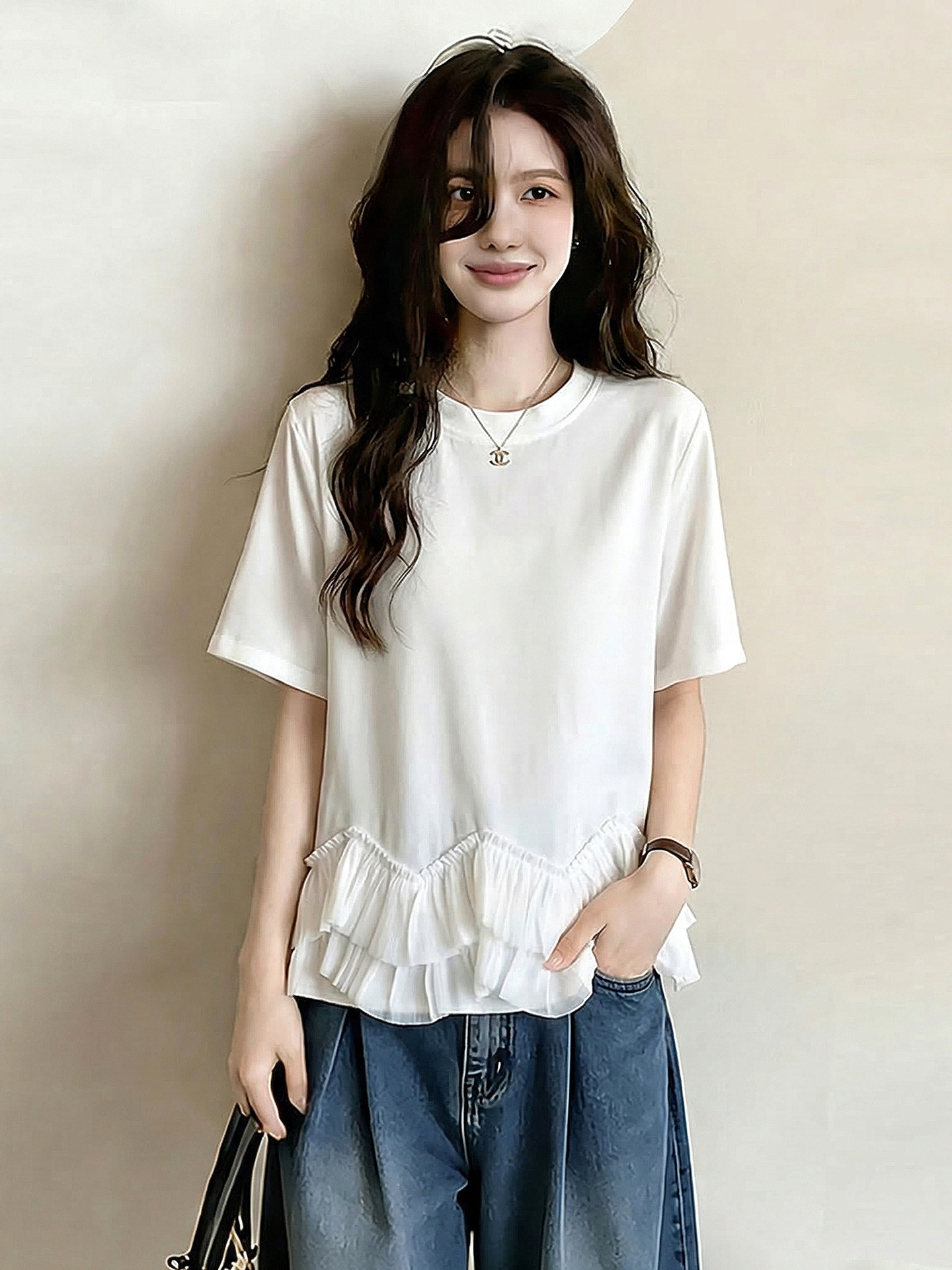 Áo thun nữ cổ tròn tay ngắn vai thẳng phối viền ren hoa — màu đen