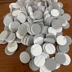 茶色の硬いフェルトマットグレーのフェルトマットのバックゴムの静音フェルトの足マットは丸いフェルトの家具を接着します。
