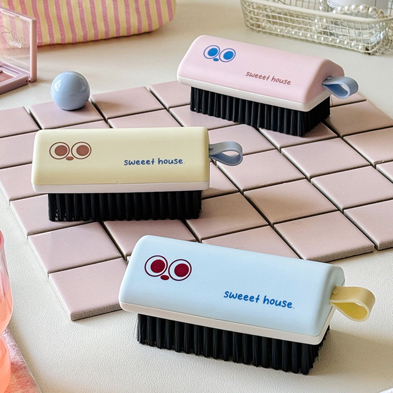 Cartoon Cabin Laundry Brush with Soft Bristles That Does Not Damage Clothes and Shoes, Multifunctional Cleaning Brush, Shoe Brush, Shoe Wall-Mounted Brush
