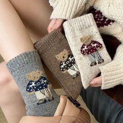 韓国版学院風アニメかわいいベアー靴下女性冬は暖かい日系アイデア糸ウールの靴下を厚くしている