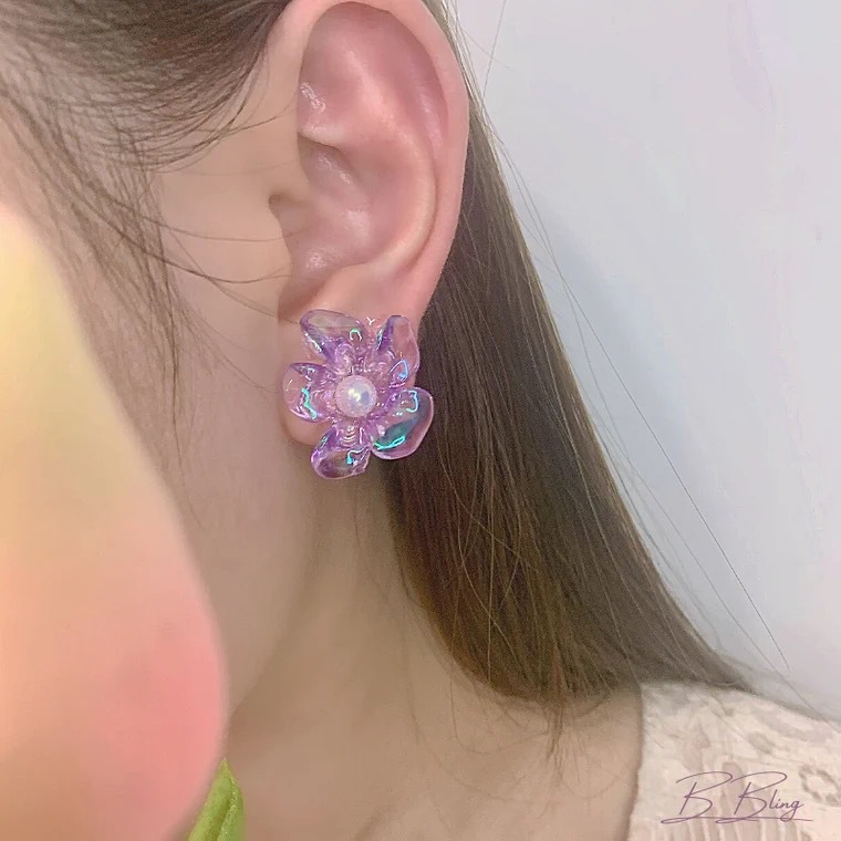 Boucles D'oreilles Simples En Forme De Fleur En Perles Acryliques En Trois Dimensions De Couleur Semi-transparente display picture 3