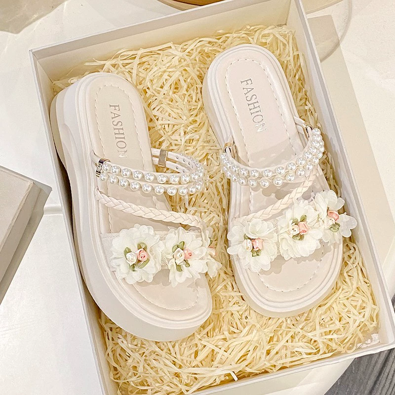 Женские сандалии на толстой подошве, 2025 новые летние, модные цветочные, для юбок, в стиле феи, с жемчугом, повседневная обувь
