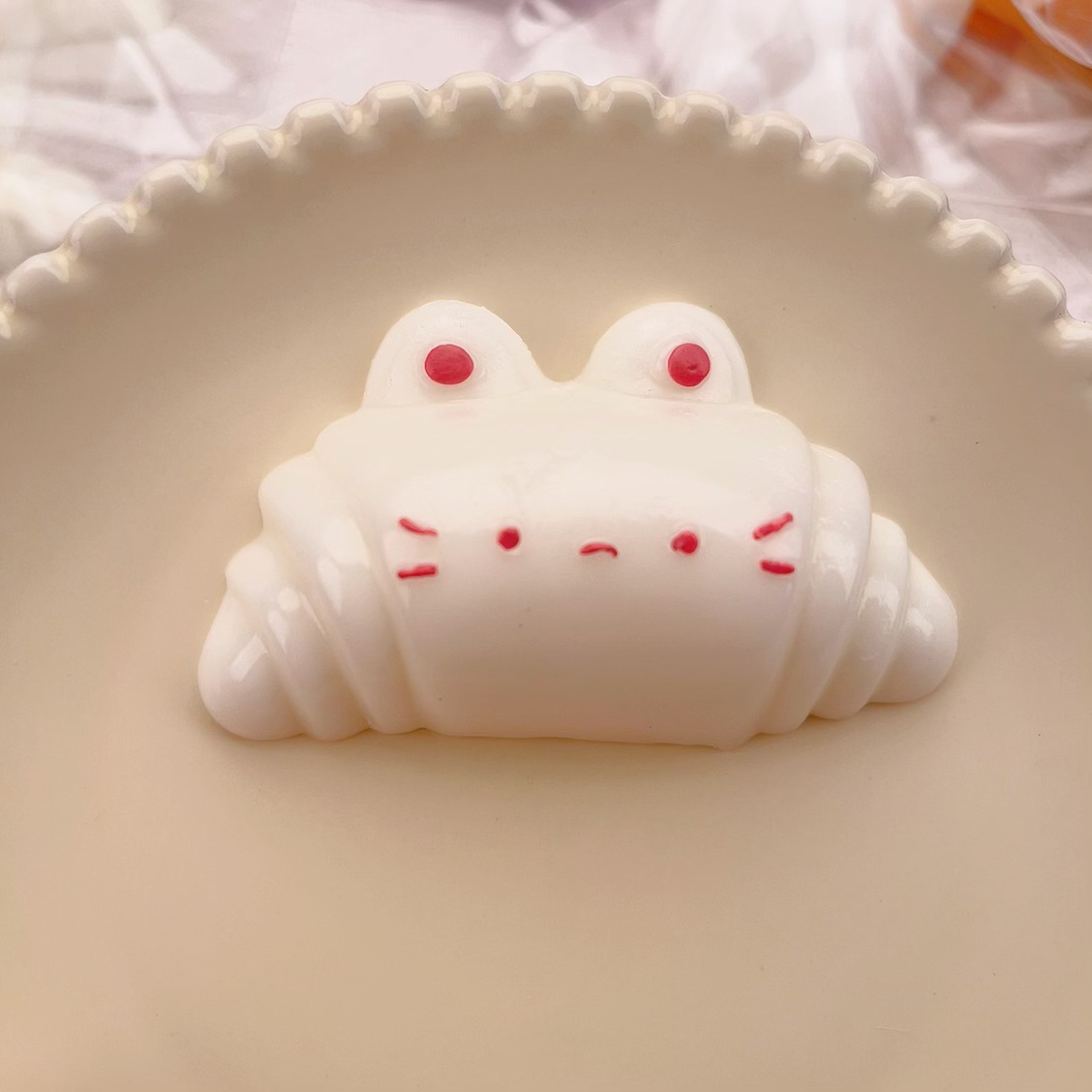 핑크 이모티콘 고양이 크로와상